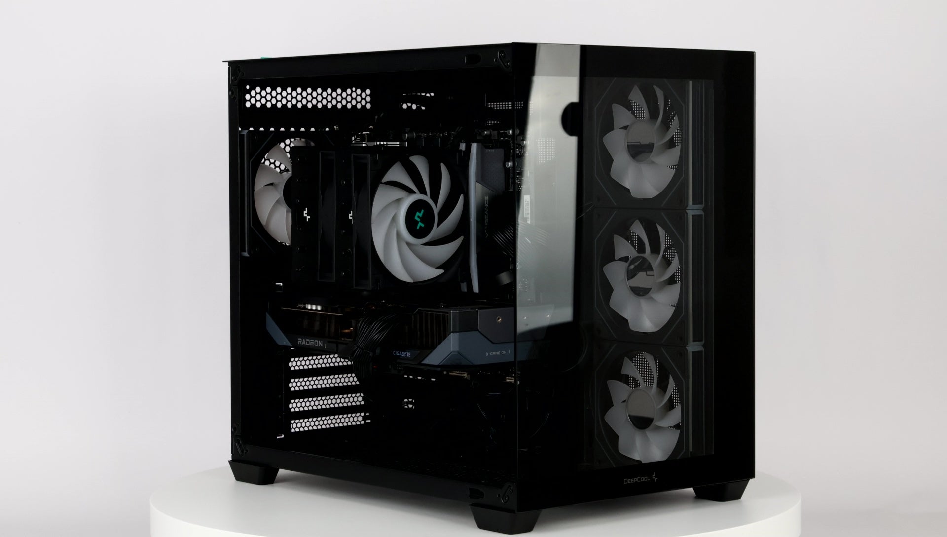 Game PC - RX 9070 XT | Ryzen 7 7800X3D - Tweedehands