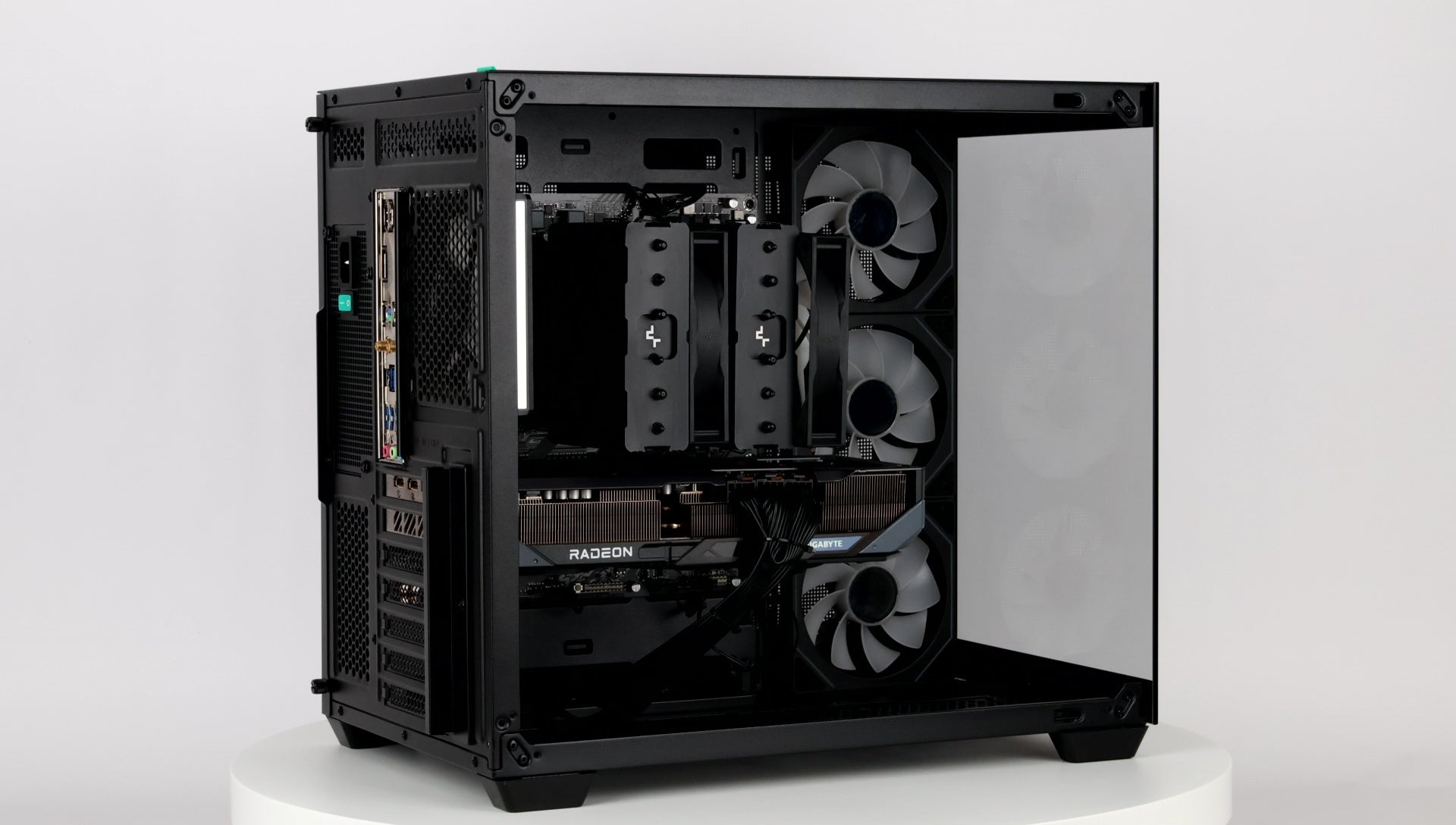 Game PC - RX 9070 XT | Ryzen 7 7800X3D - Tweedehands