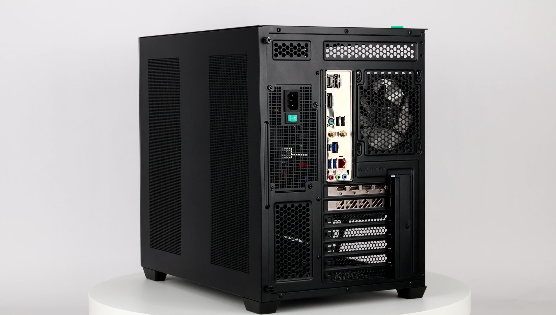 Game PC - RX 9070 XT | Ryzen 7 7800X3D - Tweedehands